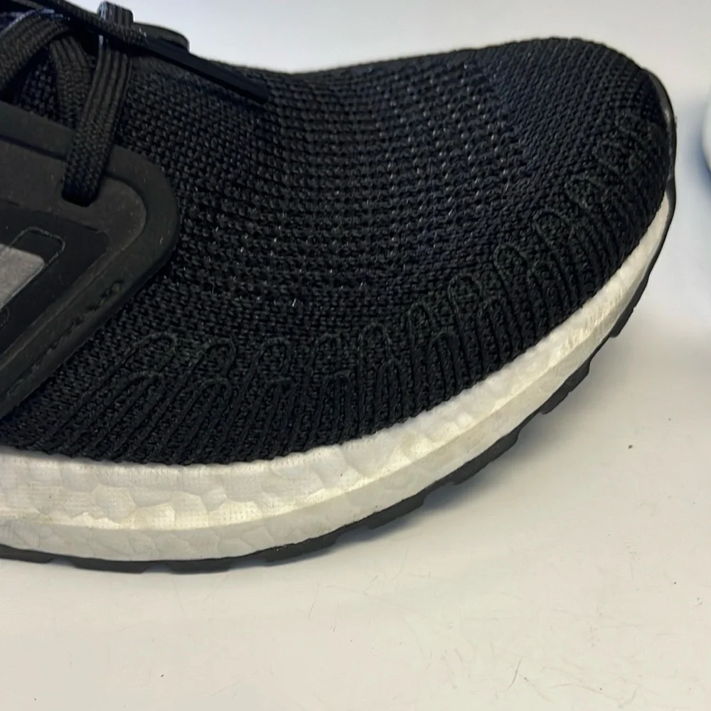 Adidas Men’s Athletic Shoes with Breathable Mesh Beautiful Condition Size 10